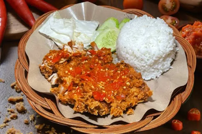 Ayam Geprek pakai Nasi